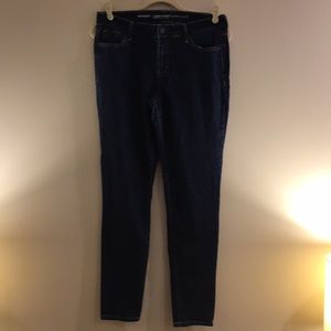 Old Navy Super Skinny mid-rise Jeans.